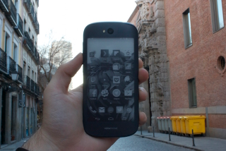 Illustration for article titled YotaPhone 2, análisis: por fin alguien hace algo diferente